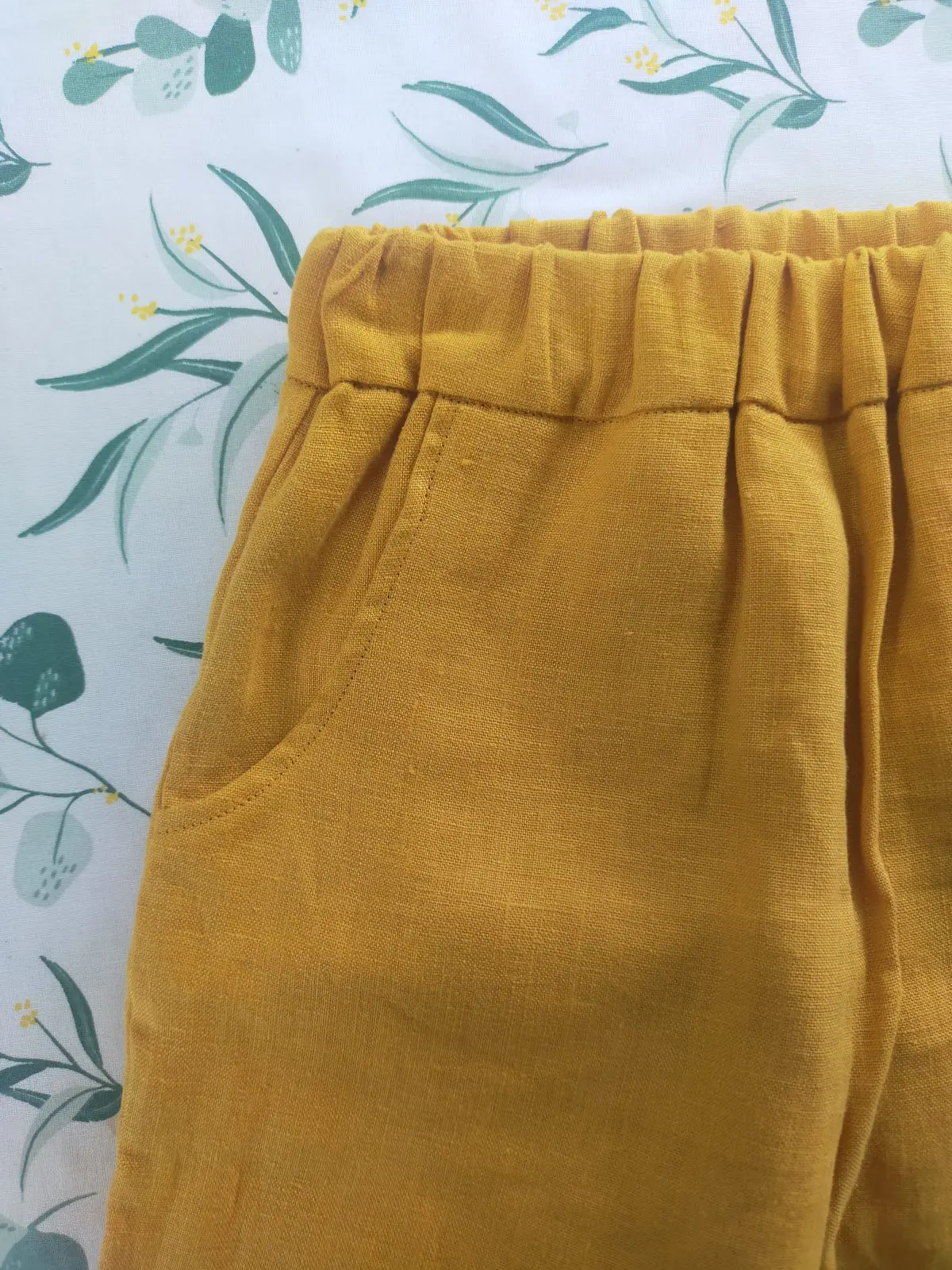 3/4 linen pants - size 3