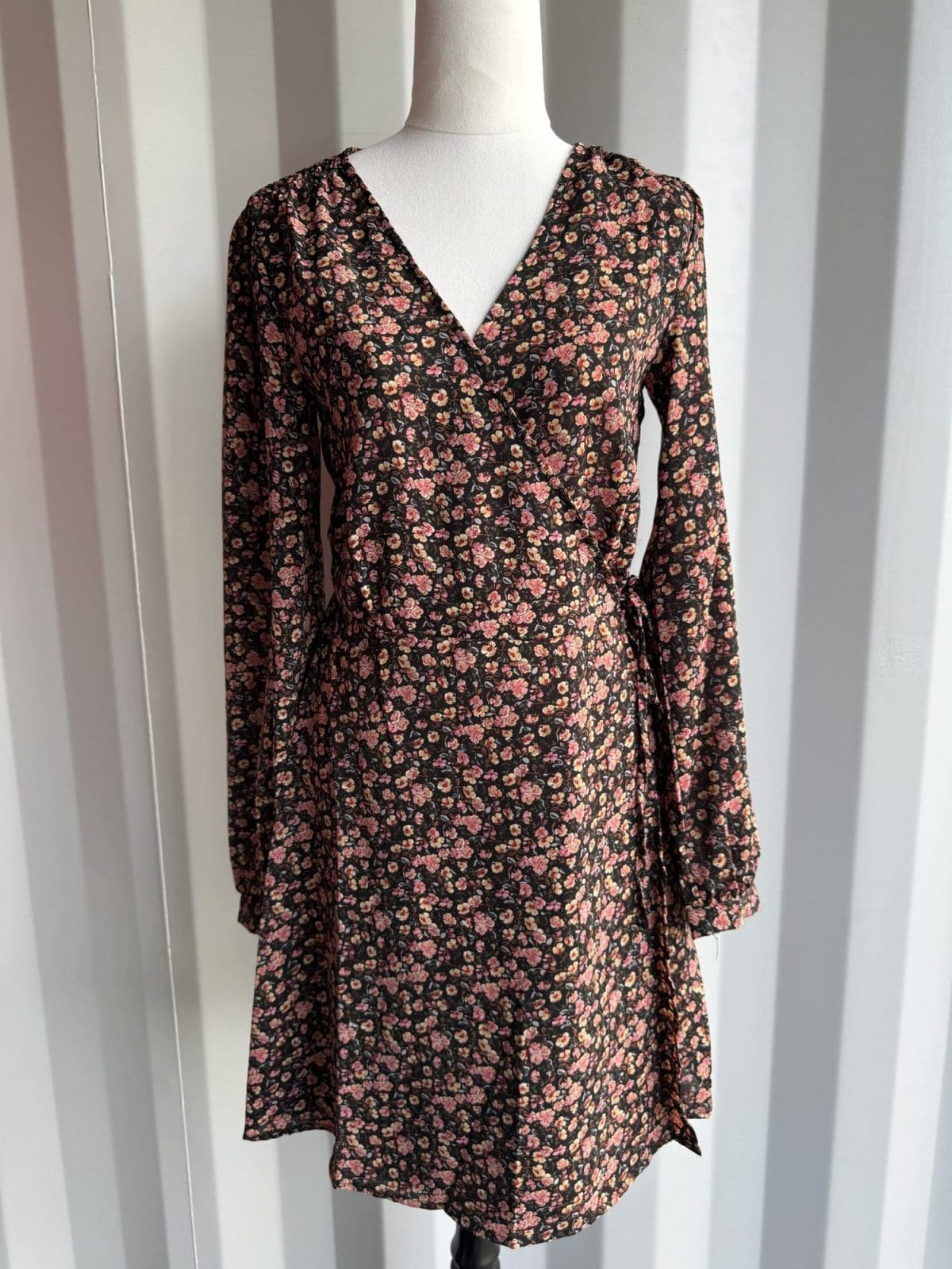 ATMOS & HERE Long sleeve wrap dress