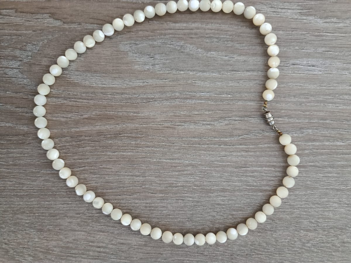 Cream/white necklace