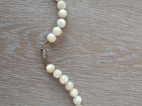 Cream/white necklace